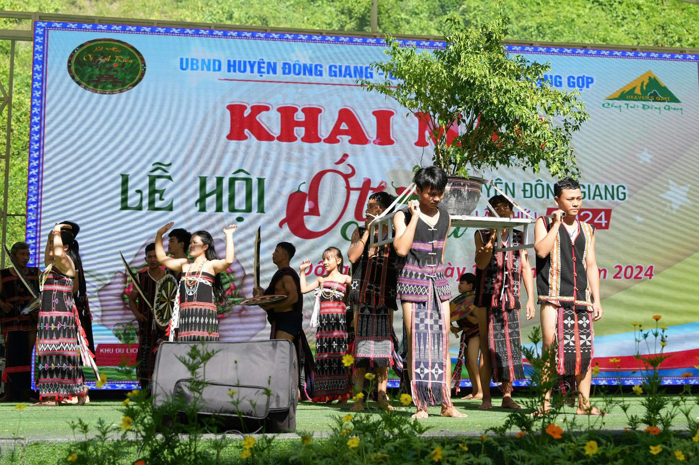 Lễ hội ớt A Riêu