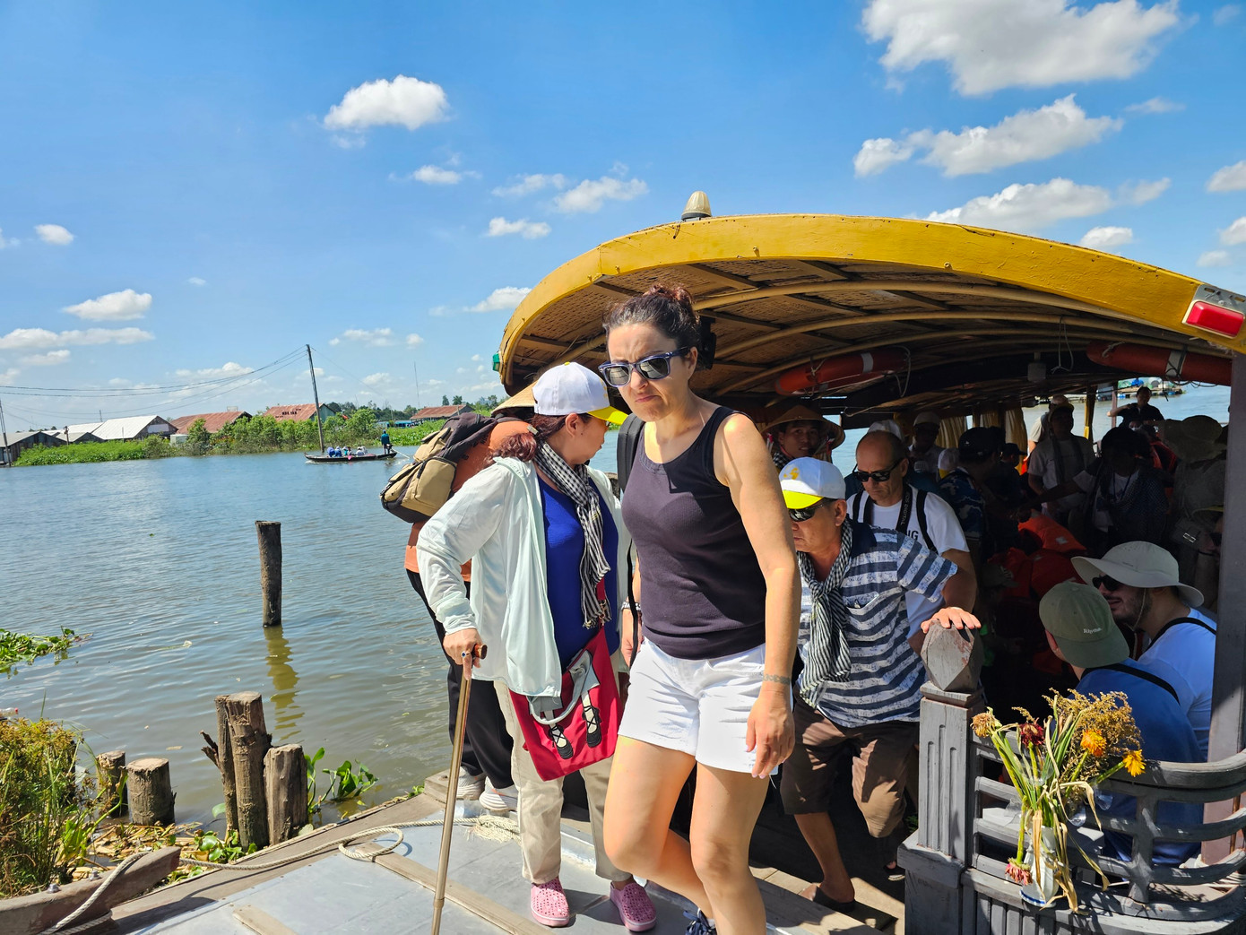 Khách du lịch đến tham quan tại Cồn Sơn, thành phố Cần Thơ. Ảnh: Hòa Hội.