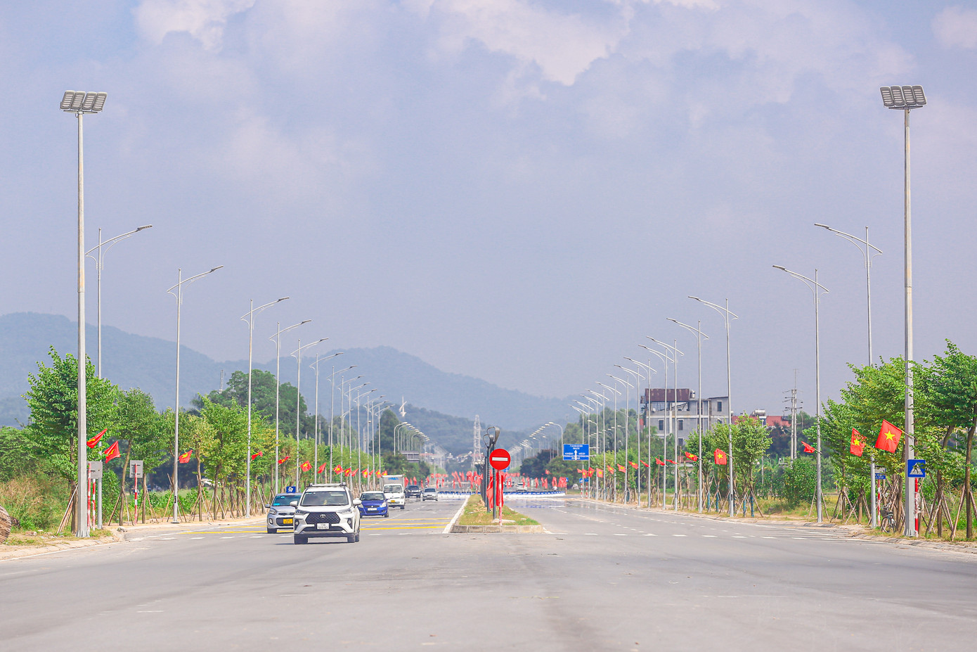 Đã có 18/25 xã trên địa bàn huyện Sóc Sơn hoàn thành nông thôn mới nâng cao với hệ thống hạ tầng hiện đại kết nối với các khu đô thị Ảnh trong trang: Duy Phạm
