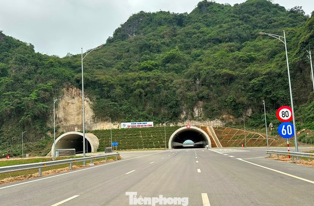 Đường hầm xuyên núi cao tốc Mai Sơn - QL45. Ảnh: T.Đảng Đường hầm xuyên núi cao tốc Mai Sơn - QL45. Ảnh: T.Đảng