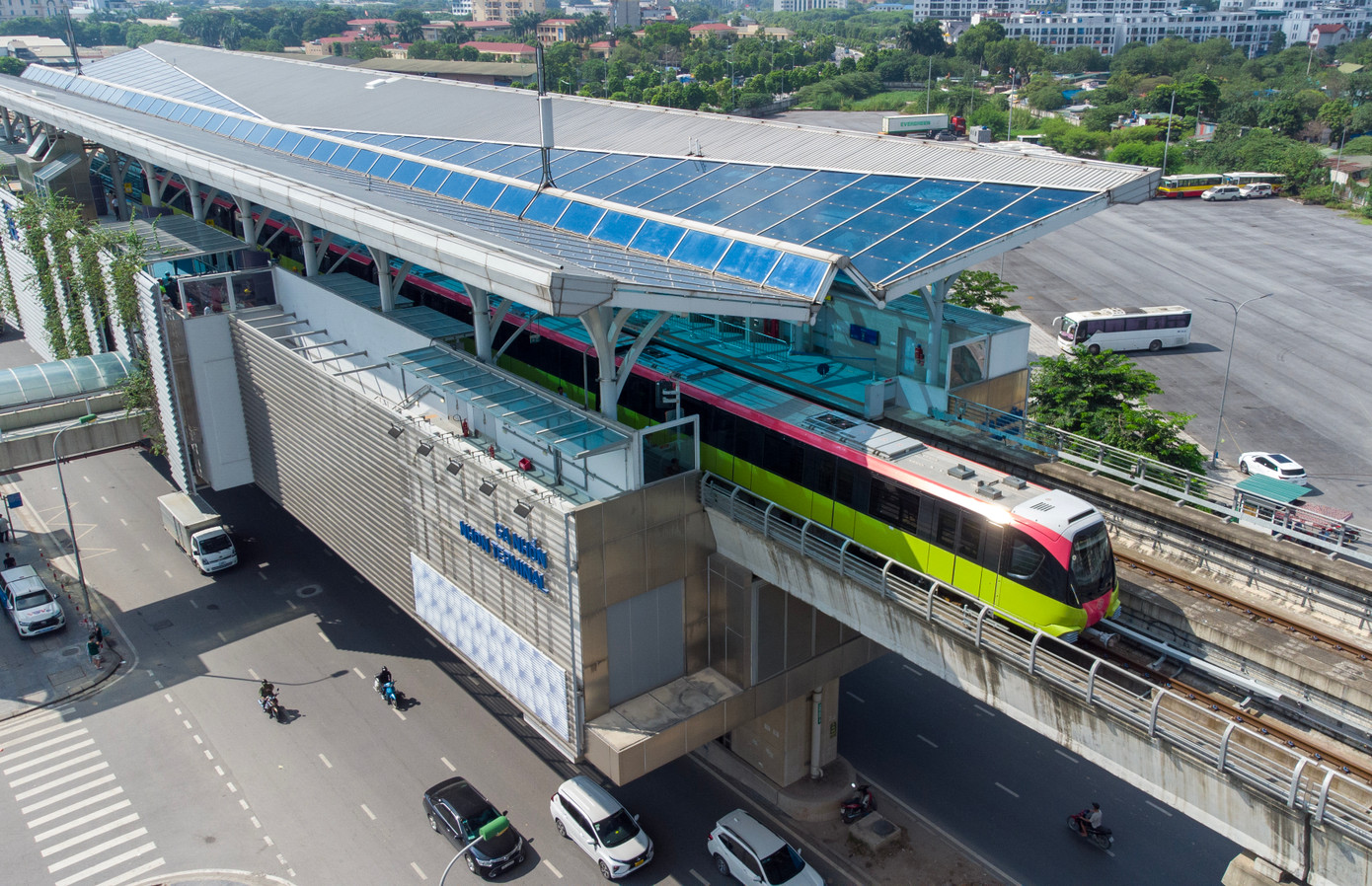 Đường sắt đô thị đoạn trên cao Nhổn - ga Hà Nội đi vào hoạt động liên tục lập kỷ lục về sản lượng hành khách