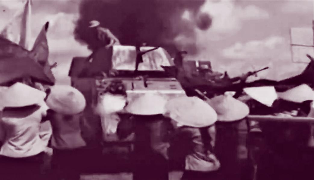 Cảnh trong phim Vĩ tuyến 17 ngày và đêm sử dụng xe bọc thép thu được từ chiến thắng Ðường 9 – Nam Lào