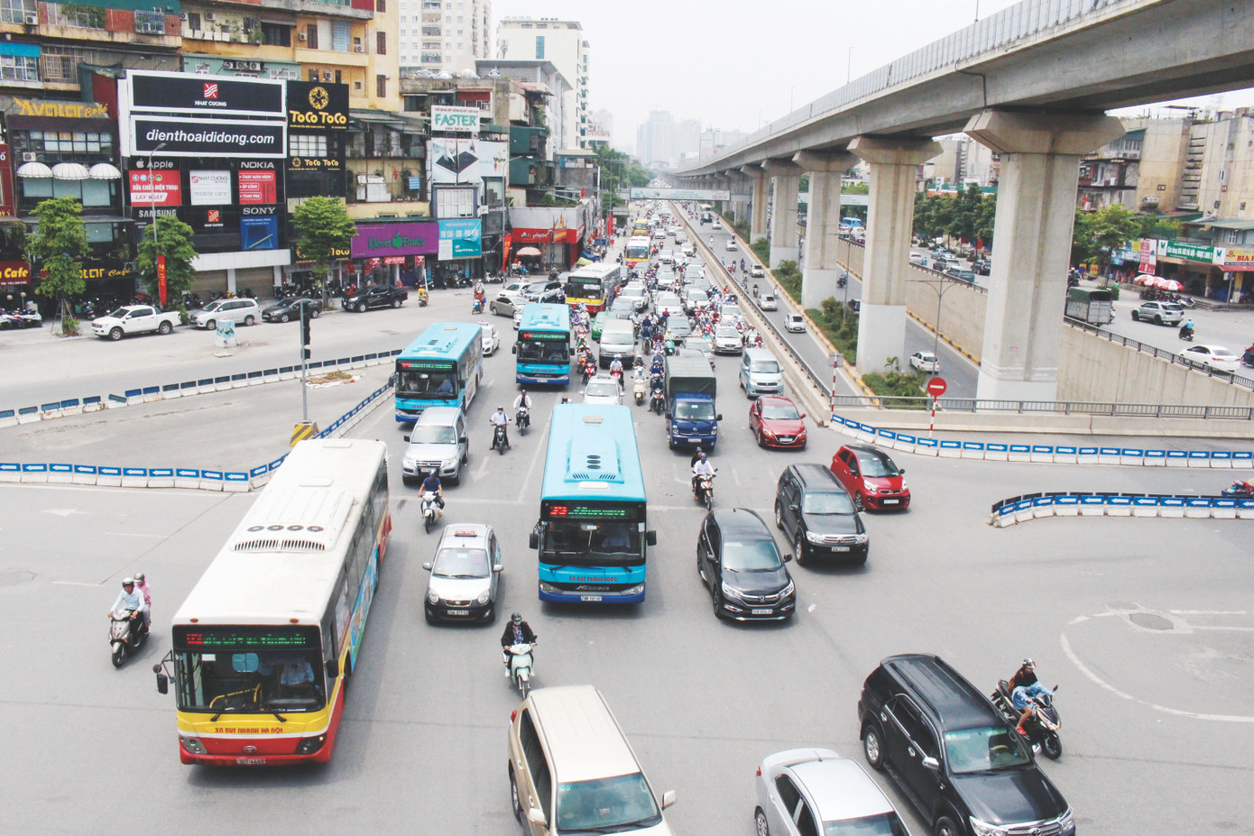Hạ tầng tại một nút giao thông đô thị được đầu tư đồng bộ tại TP Hà Nội. Ảnh: T.Đảng