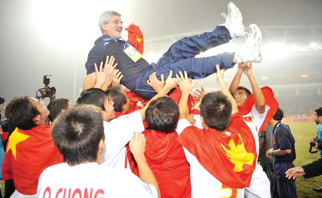 HLV Calisto là HLV đầu tiên mang lại danh hiệu vô địch AFF Cup cho bóng đá Việt Nam