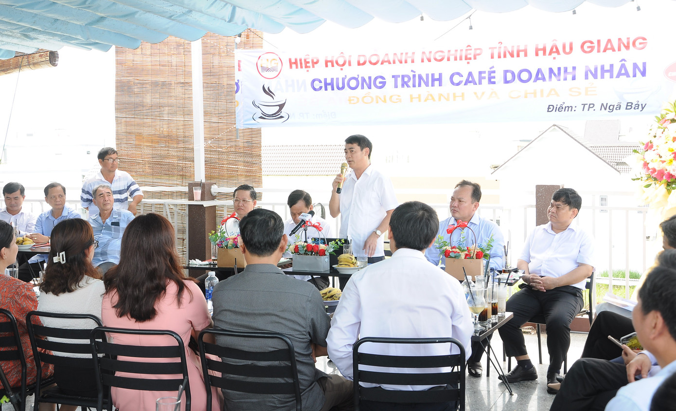 Bí thư Hậu Giang Nghiêm Xuân Thành chia sẻ tại một buổi Cà phê doanh nhân