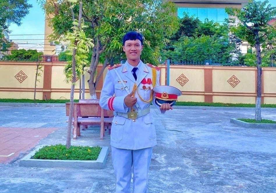 Lê Ngọc Hơn trong bộ quân phục mà anh mong ước Lê Ngọc Hơn trong bộ quân phục mà anh mong ước