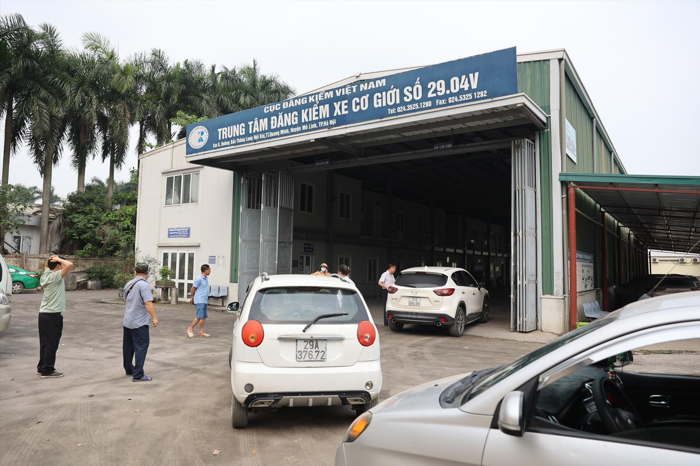 Ùn tắc xe đăng kiểm được dự báo diễn ra từ tháng 12/2023 nếu cơ quan chức năng không có biện pháp xử lý kịp thời. Ảnh: Như Ý Ùn tắc xe đăng kiểm được dự báo diễn ra từ tháng 12/2023 nếu cơ quan chức năng không có biện pháp xử lý kịp thời. Ảnh: Như Ý