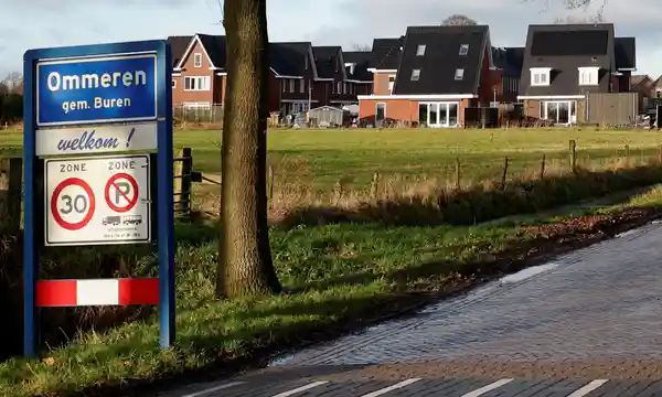 Vùng ngoại ô của ngôi làng Ommeren ở Hà Lan