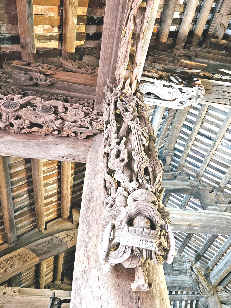 Hình tượng Rồng được khắc họa tinh xảo thể hiện ước mong của dân làng Hình tượng Rồng được khắc họa tinh xảo thể hiện ước mong của dân làng