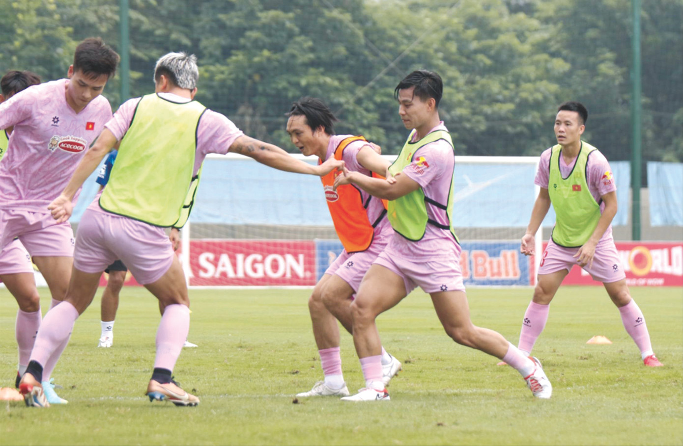 HLV Kim Sang-sik lại gặp khó khăn do kế hoạch chuẩn bị cho ASEAN Cup 2024 bị xáo trộn. Ảnh: Anh Đoàn