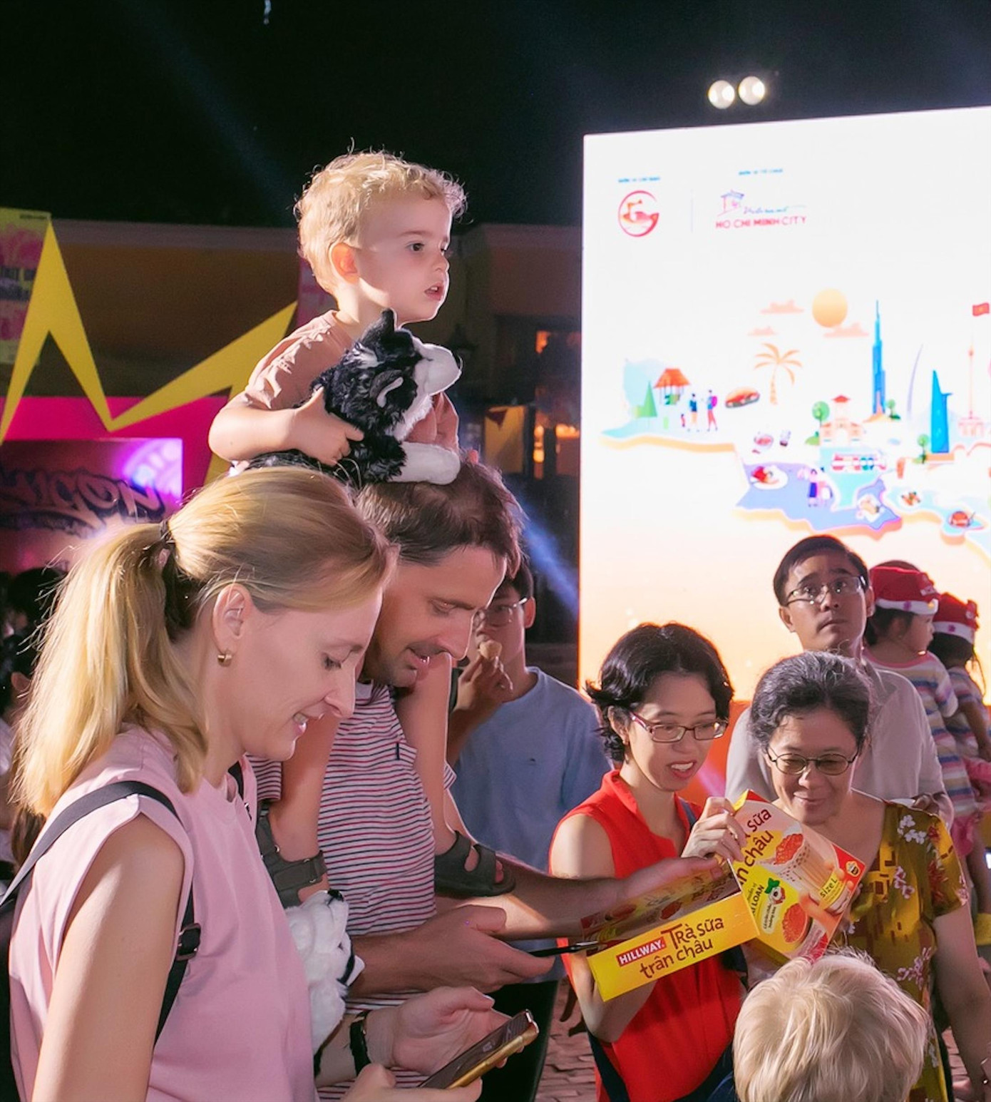 Du khách trải nghiệm tại TPHCM.