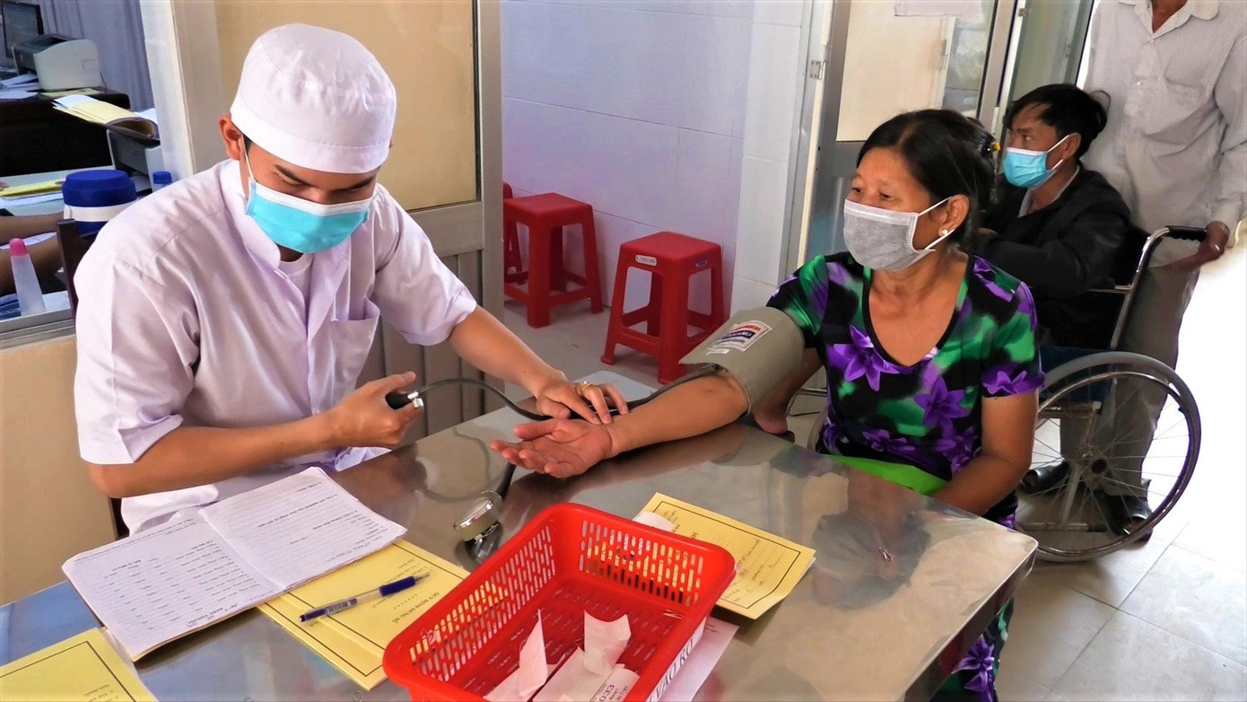 Khám bệnh cho người dân ở Bạc Liêu. ẢNH: NHẬT HUY Khám bệnh cho người dân ở Bạc Liêu. ẢNH: NHẬT HUY