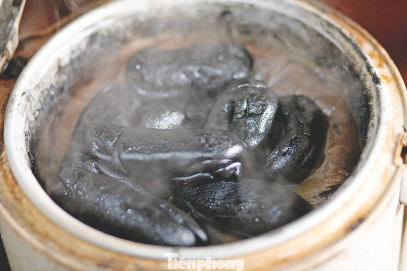 Nguyên liệu làm hương đen làng Chóa hoàn toàn tự nhiên với mùi thơm đặc trưng. Ảnh: Nguyễn Thắng Nguyên liệu làm hương đen làng Chóa hoàn toàn tự nhiên với mùi thơm đặc trưng. Ảnh: Nguyễn Thắng