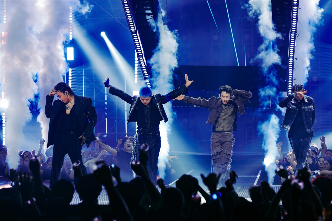 Hai gameshow thu hút 63 nam nghệ sĩ cùng lúc phủ sóng truyền hình và mạng xã hội