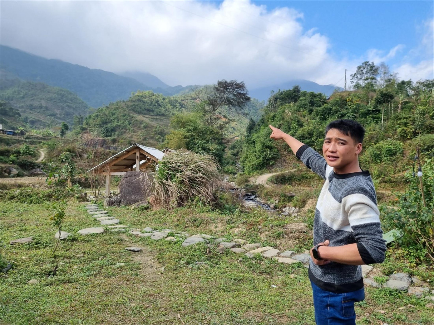 Chu Tiến Thanh dẫn du khách đi ngắm vẻ đẹp của đỉnh Phia Oắc Chu Tiến Thanh dẫn du khách đi ngắm vẻ đẹp của đỉnh Phia Oắc