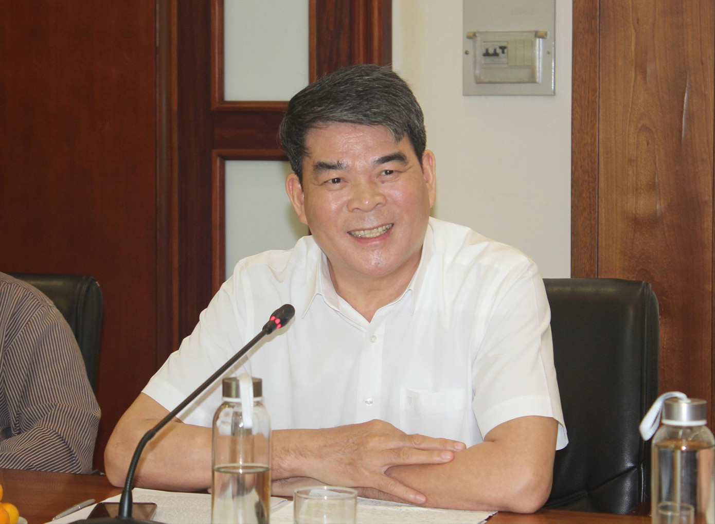 Nguyên Thứ trưởng Bộ Nội vụ Nguyễn Tiến Dĩnh. Nguyên Thứ trưởng Bộ Nội vụ Nguyễn Tiến Dĩnh.