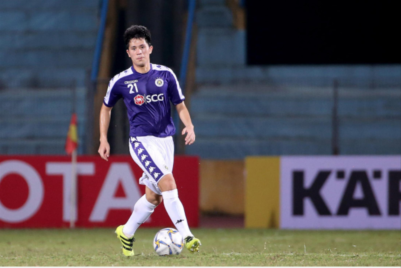 Ðình Trọng chia tay CLB Hà Nội sau thời gian dài nghỉ thi đấu vì chấn thương. Ảnh: I.T Ðình Trọng chia tay CLB Hà Nội sau thời gian dài nghỉ thi đấu vì chấn thương. Ảnh: I.T