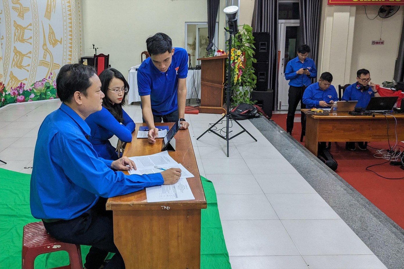 Chương trình livestream tương tác về Luật An ninh mạng của Thành Đoàn Đà Nẵng thu hút sự quan tâm của đông đảo bạn trẻ trên địa bàn Chương trình livestream tương tác về Luật An ninh mạng của Thành Đoàn Đà Nẵng thu hút sự quan tâm của đông đảo bạn trẻ trên địa bàn