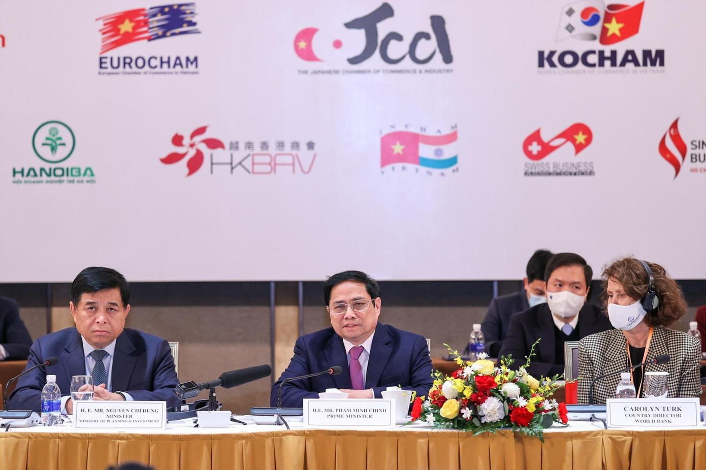 Thủ tướng Phạm Minh Chính lắng nghe ý kiến DN hiến kế để phục hồi kinh tế. Ảnh: Nhật Bắc Thủ tướng Phạm Minh Chính lắng nghe ý kiến DN hiến kế để phục hồi kinh tế. Ảnh: Nhật Bắc