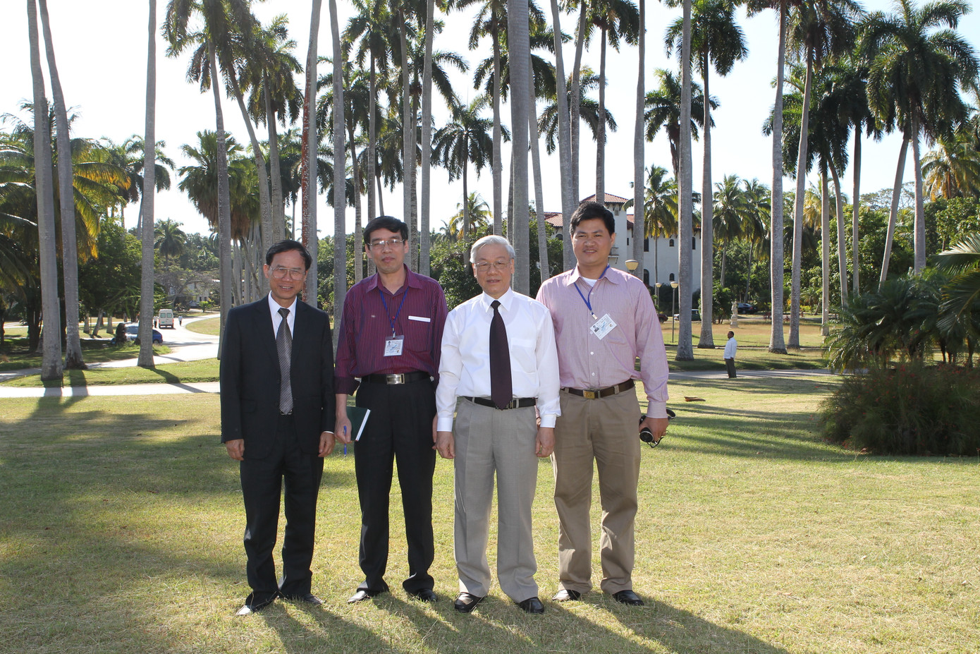 Tổng Bí thư Nguyễn Phú Trọng và một số phóng viên tháp tùng trong chuyến thăm Cuba năm 2012. Ảnh: Trí Dũng