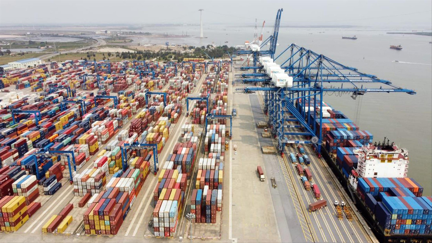 Một góc cảng Lạch Huyện, TP Hải Phòng