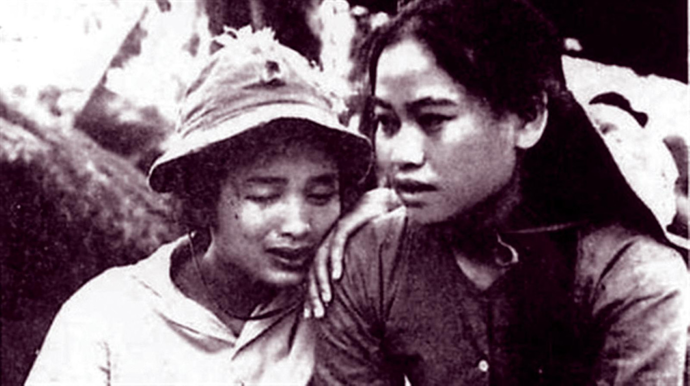 Nguyên mẫu o Thảo (phải) và nghệ sĩ Trà Giang trên vĩ tuyến 17. ẢNH TƯ LIỆU