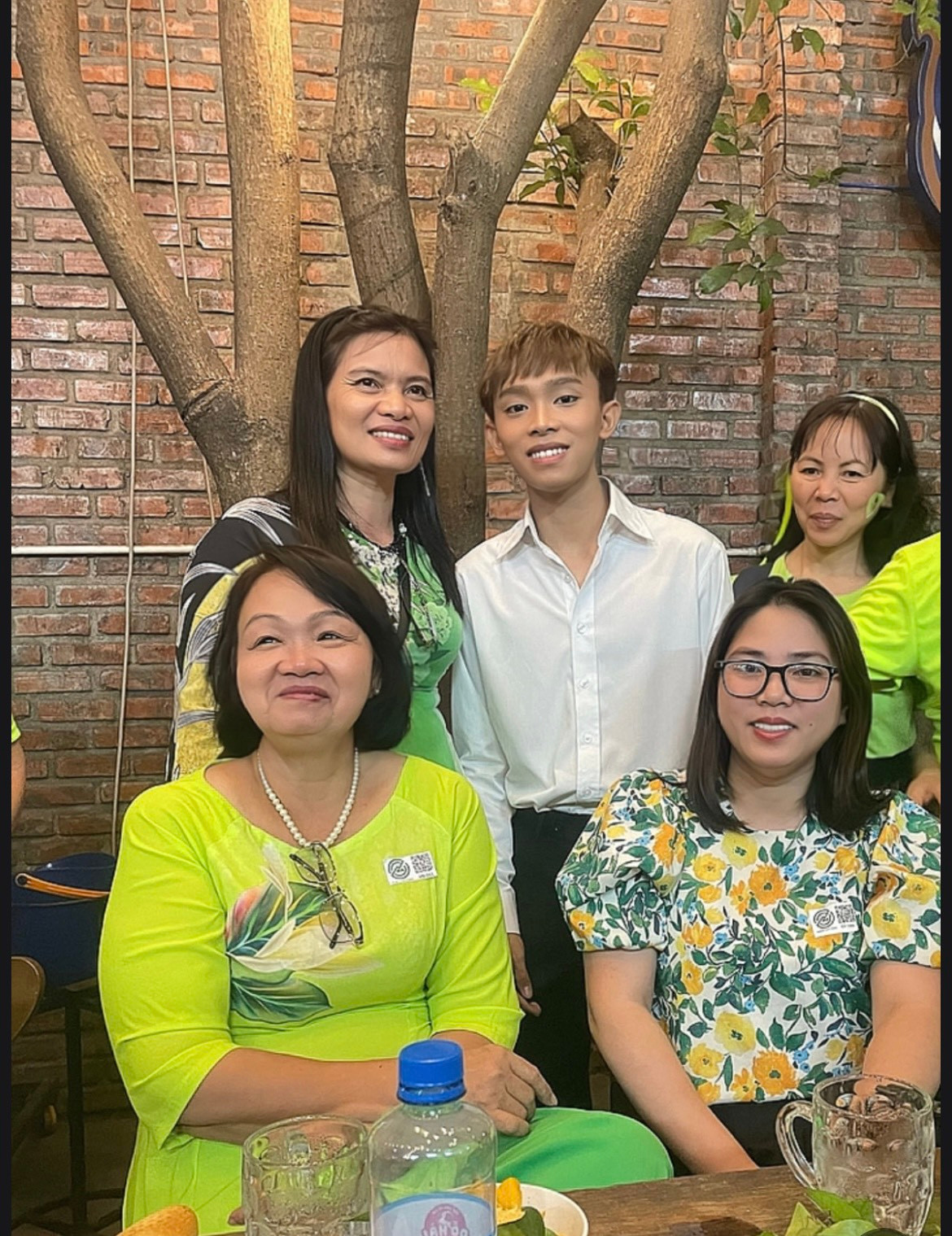 Hồ Văn Cường giao lưu với Gia Đình Đọt Chuối sau đêm diễn ở Đà Nẵng. Hồ Văn Cường giao lưu với Gia Đình Đọt Chuối sau đêm diễn ở Đà Nẵng.