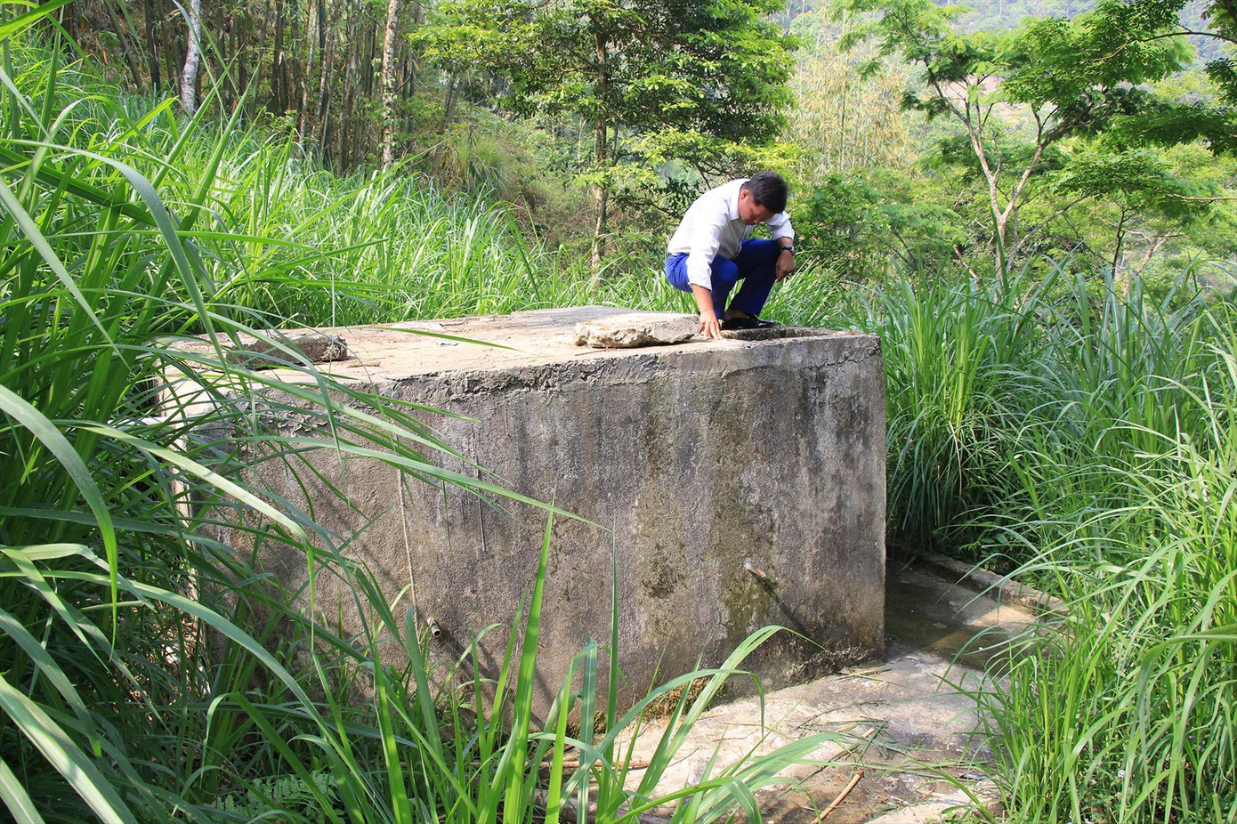 Công trình cấp nước với bể nước cạn trơ đáy