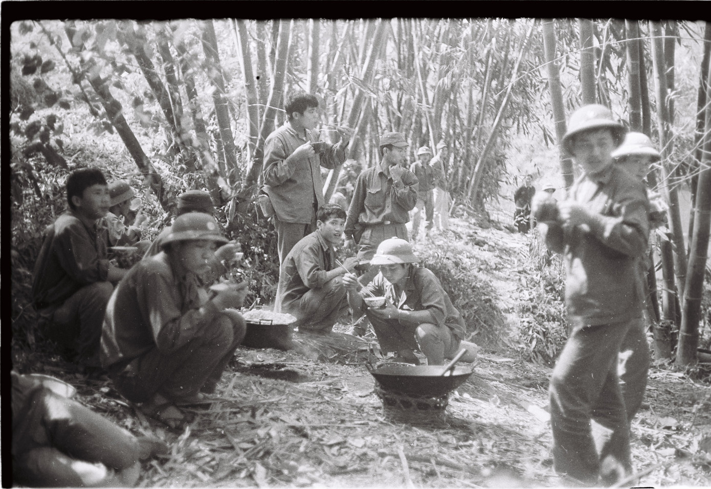 Bữa cơm trên đường hành quân ra trận (Mặt trận Trùng Khánh, 28/2/79)