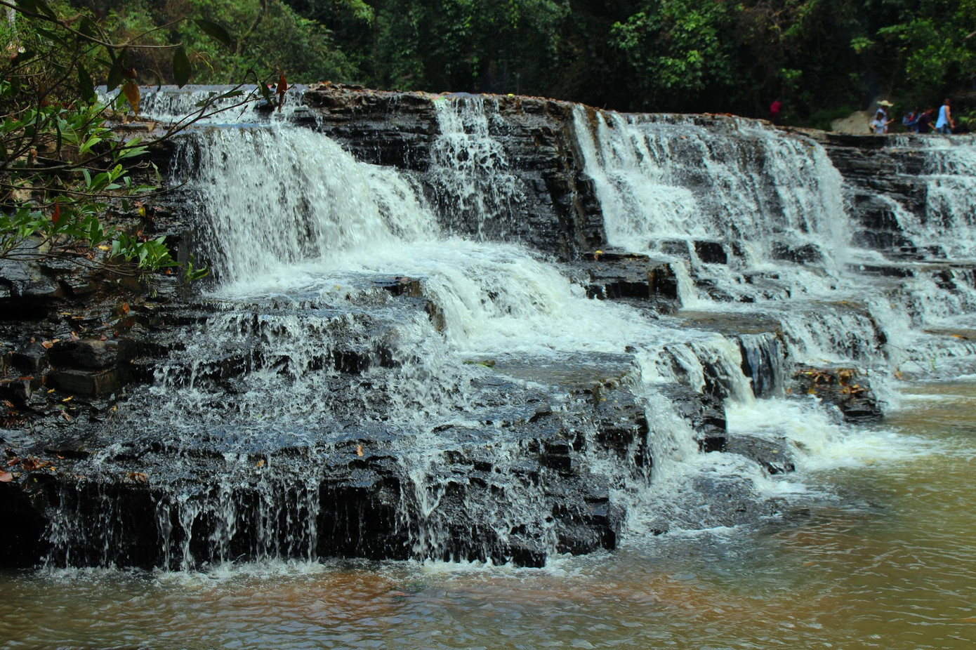 Thác Thủy Tiên với nhiều tầng nước đổ Thác Thủy Tiên với nhiều tầng nước đổ