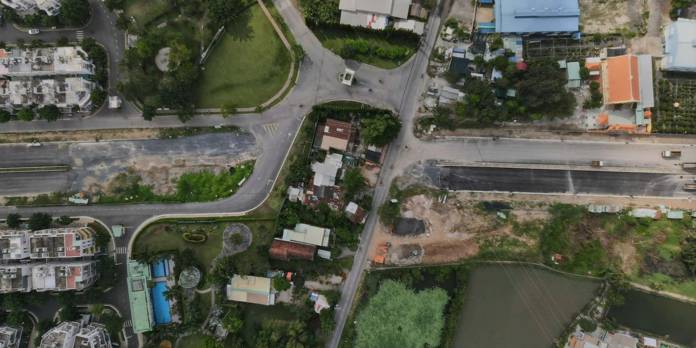 Vướng mặt bằng, dự án nâng cấp, mở rộng quốc lộ 50 chậm tiến độ Ảnh: H.H