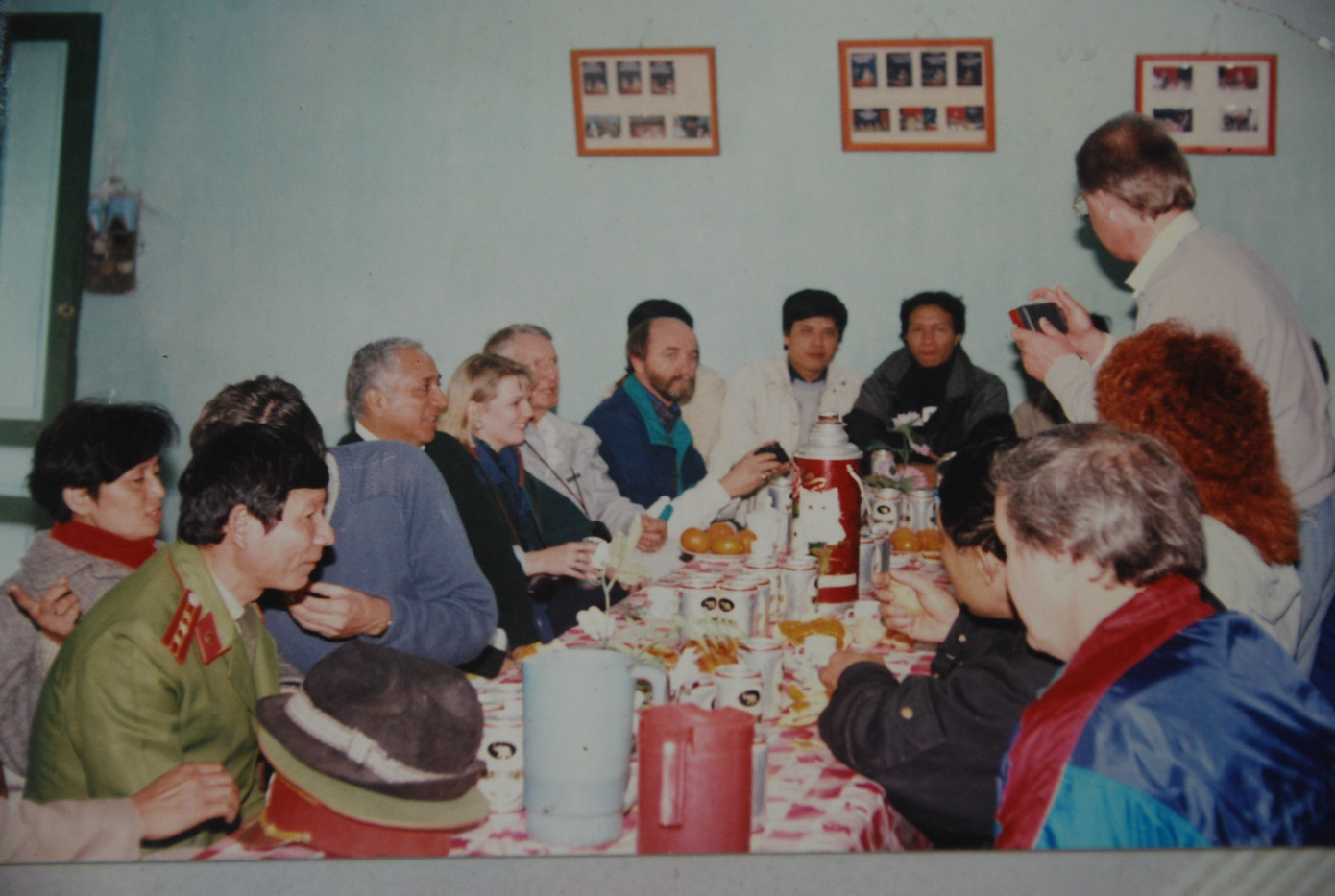 Ông Giám thị Nguyễn Hoắc và Đoàn làm phim Ông Giám thị Nguyễn Hoắc và Đoàn làm phim