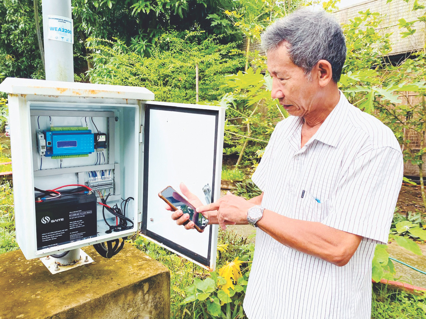 Nông dân điều khiển bằng điện thoại thông minh Nông dân điều khiển bằng điện thoại thông minh