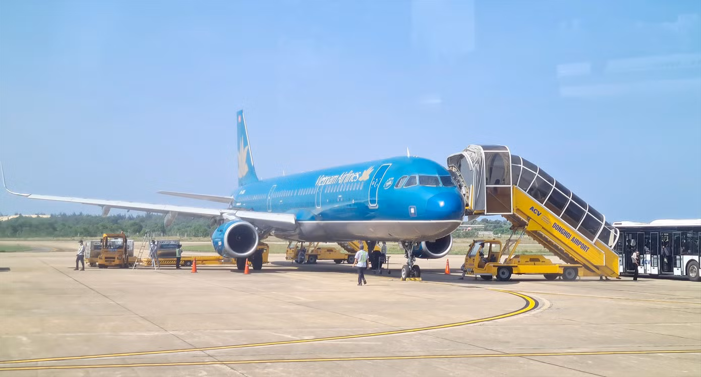 Vietnam Airlines tiếp tục xin phát hành cổ phiếu để tăng vốn điều lệ và thoái vốn khỏi hãng hàng không giá rẻ Pacific Airlines. Ảnh minh họa: Phạm Thanh Vietnam Airlines tiếp tục xin phát hành cổ phiếu để tăng vốn điều lệ và thoái vốn khỏi hãng hàng không giá rẻ Pacific Airlines. Ảnh minh họa: Phạm Thanh