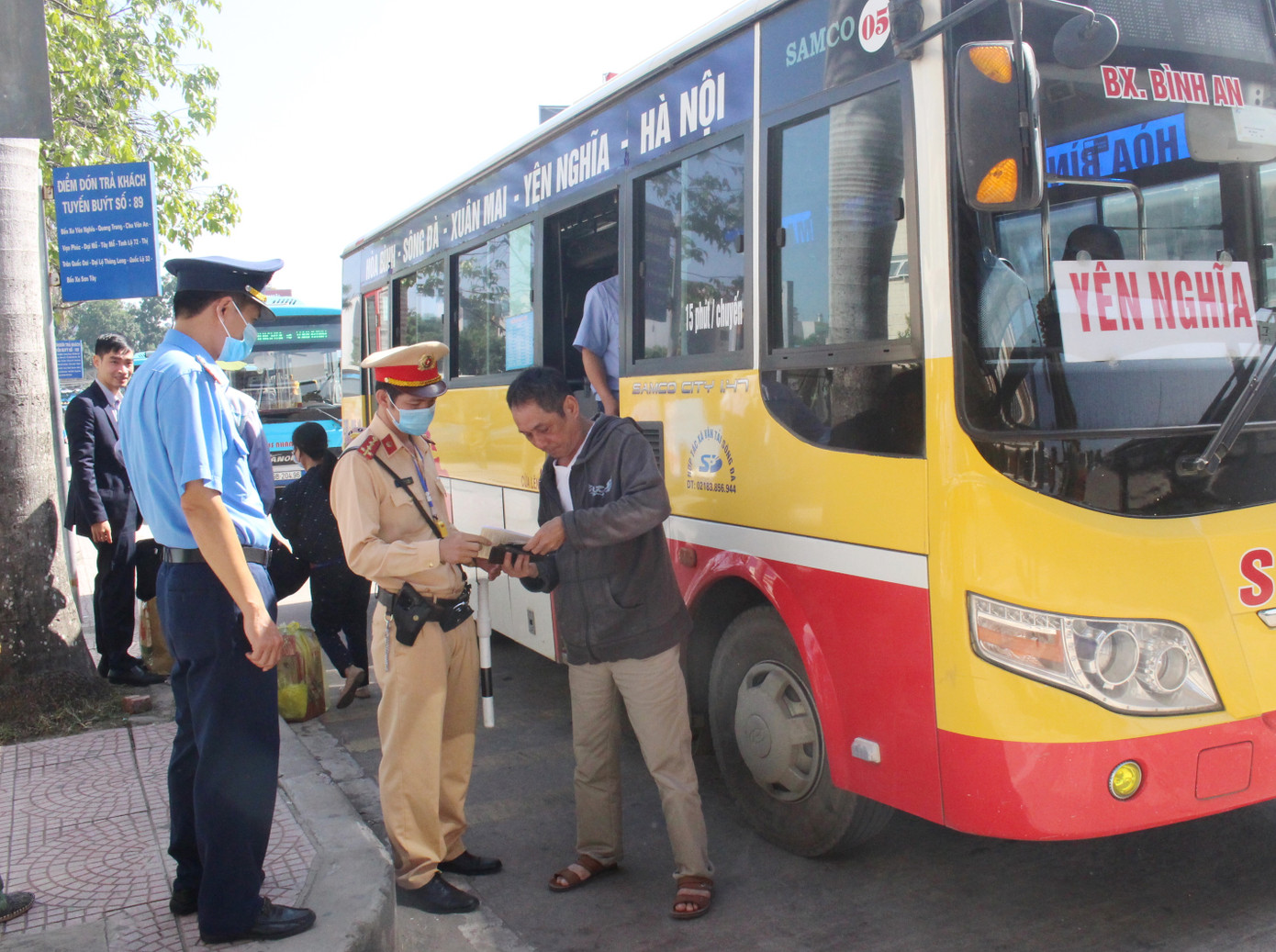 Liên ngành Thanh tra và CSGT kiểm tra điều kiện kinh doanh, an toàn của xe chở khách