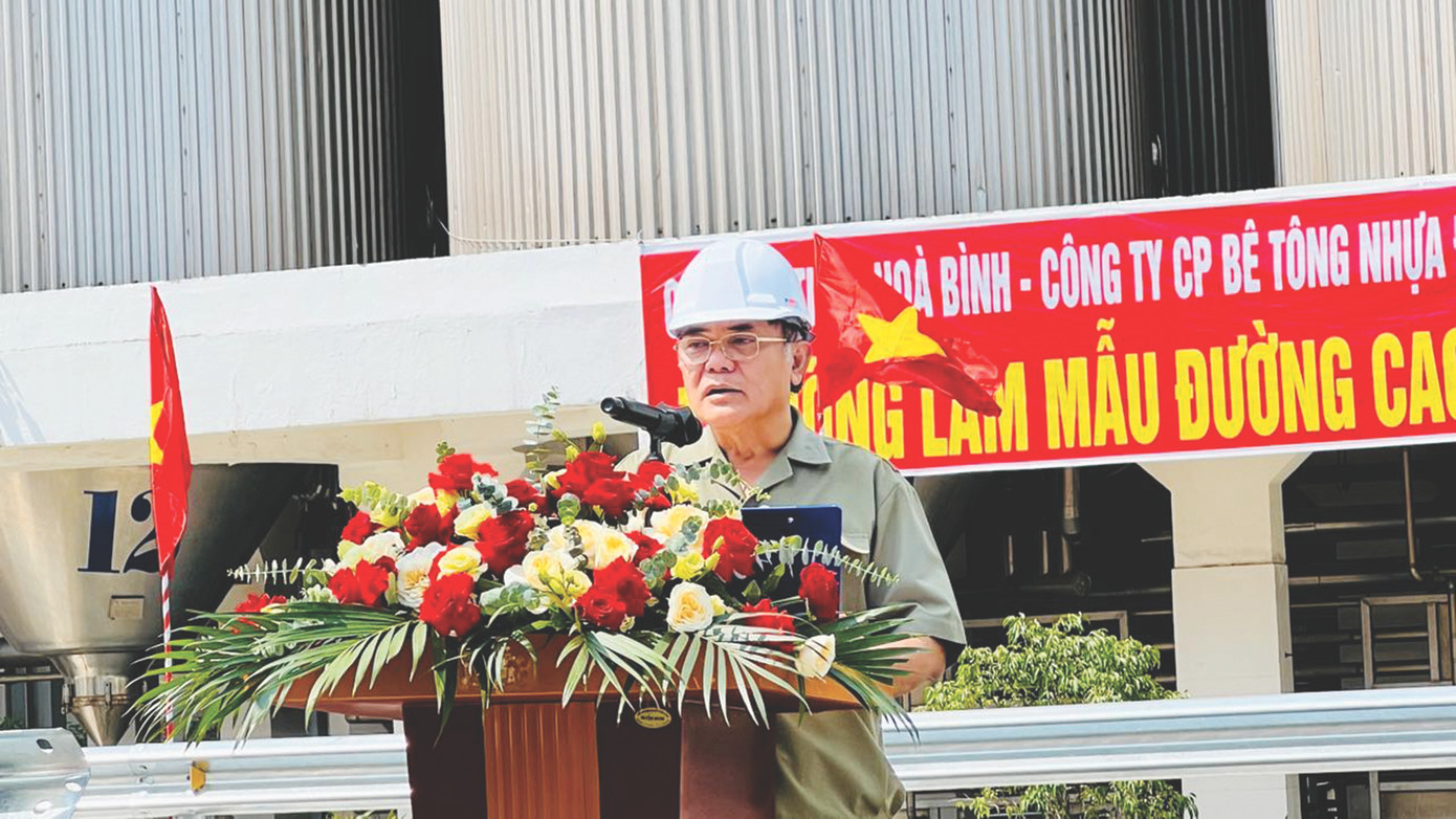 Ông Nguyễn Hữu Đường phát biểu khánh thành đường cao tốc mẫu hiện đại