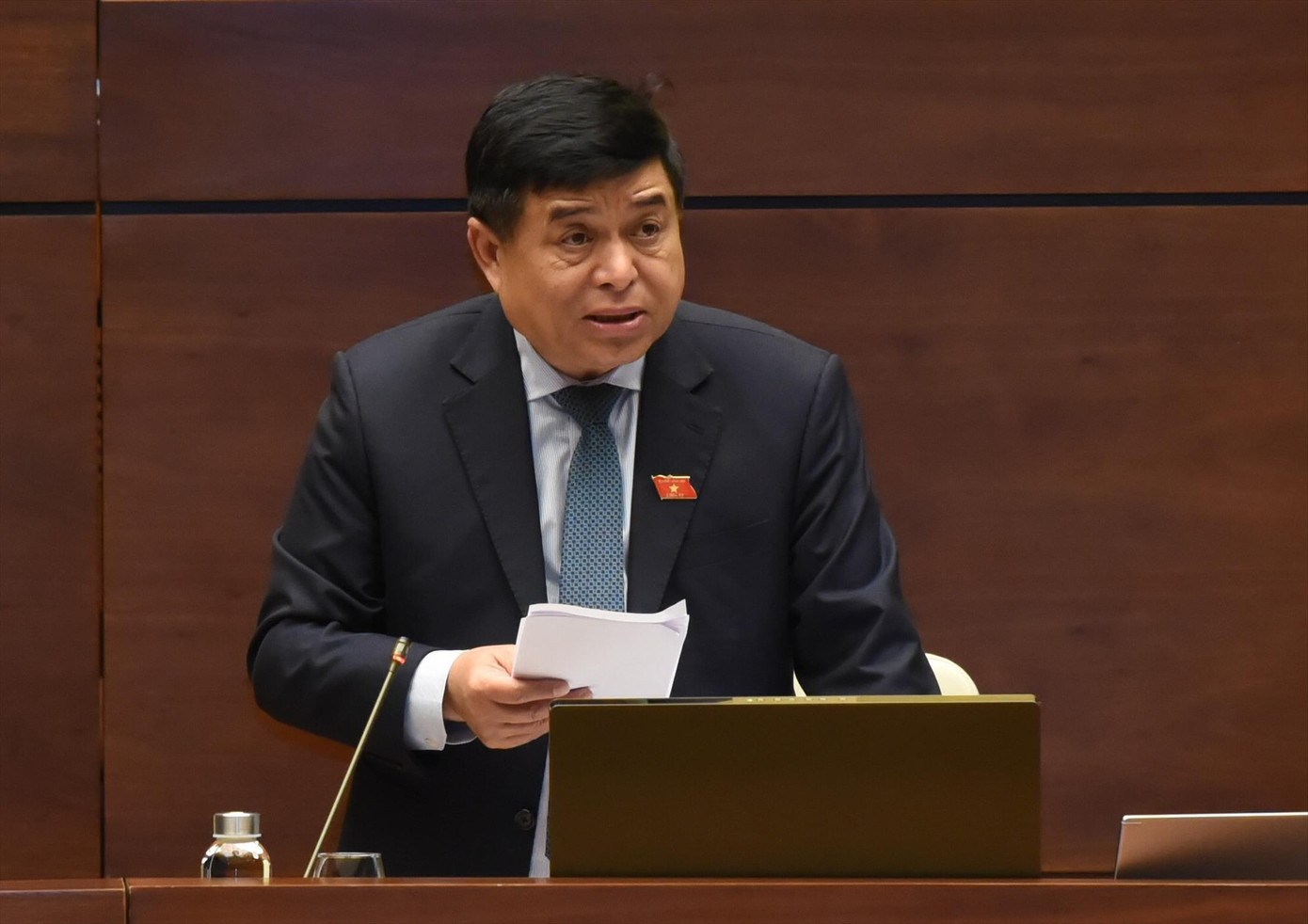 Bộ trưởng Bộ KH&ÐT báo cáo giải trình tại phiên họp Bộ trưởng Bộ KH&ÐT báo cáo giải trình tại phiên họp