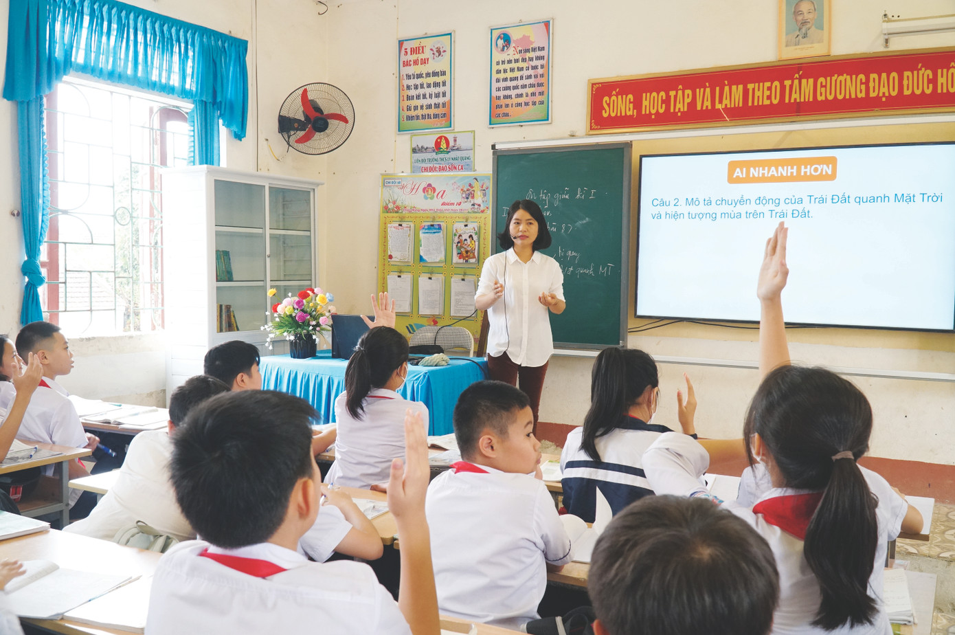 Giờ học tại Trường THCS Lý Nhật Quang (huyện Đô Lương, Nghệ An) Giờ học tại Trường THCS Lý Nhật Quang (huyện Đô Lương, Nghệ An)