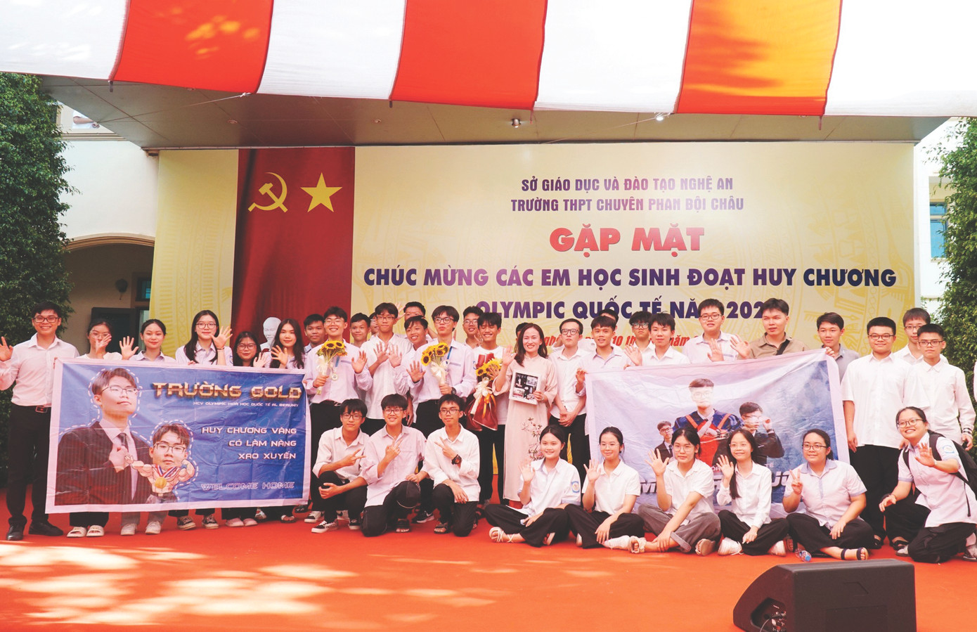 Học sinh Trường THPT chuyên Phan Bội Châu giành nhiều huy chương từ các cuộc thi Olympic quốc tế Học sinh Trường THPT chuyên Phan Bội Châu giành nhiều huy chương từ các cuộc thi Olympic quốc tế