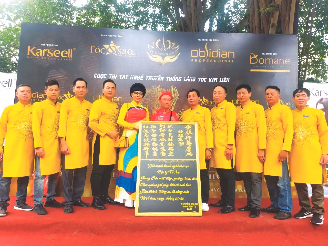 Là Chủ tịch HTX Làng nghề cắt tóc Kim Liên, ông thường xuyên tổ chức các hoạt động để “truyền lửa” cho các thế hệ tiếp theo