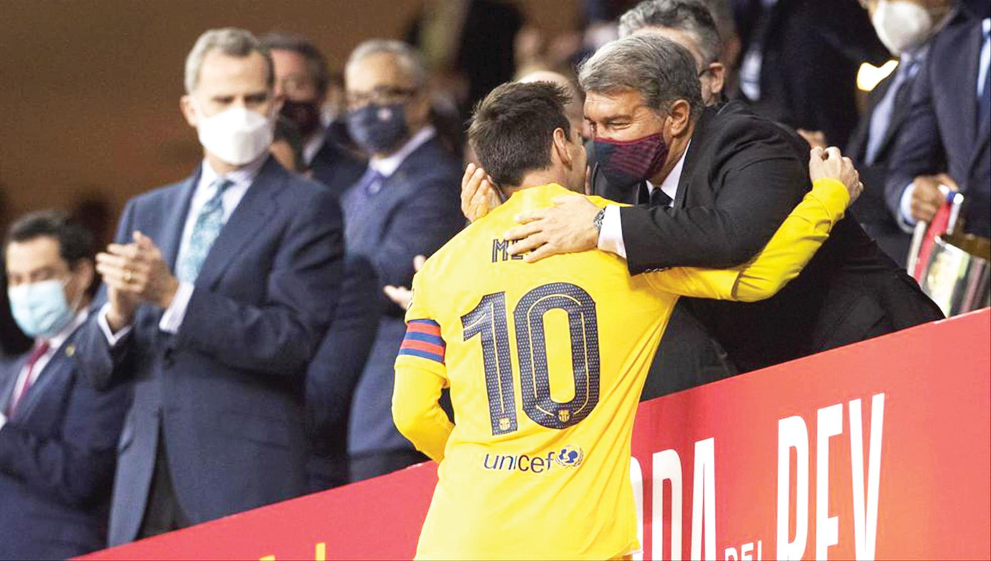 Tự nhận là “người bạn” của Messi nhưng chủ tịch Laporta lại “đánh úp” ngôi sao người Argentina, theo truyền thông Tây Ban Nha