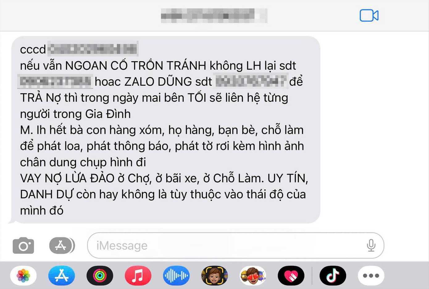 Tin nhắn đe dọa mà Hữu Tùng (sinh viên năm 3 ở TPHCM) nhận được sau khi vay tín dụng đen. Ảnh: Mai Linh Tin nhắn đe dọa mà Hữu Tùng (sinh viên năm 3 ở TPHCM) nhận được sau khi vay tín dụng đen. Ảnh: Mai Linh