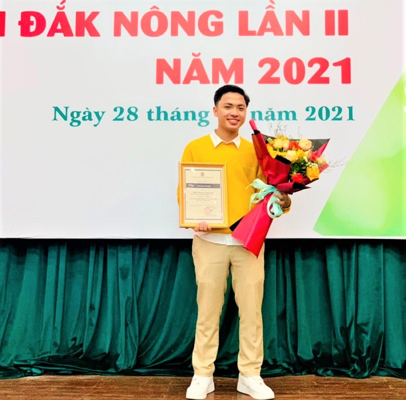 Huỳnh Văn Quí (lớp 12A2, Trường THPT Krông Nô, huyện Krông Nô, Đắk Nông) đoạt giải Nhất cuộc thi khởi nghiệp tỉnh Đắk Nông lần thứ 2 Huỳnh Văn Quí (lớp 12A2, Trường THPT Krông Nô, huyện Krông Nô, Đắk Nông) đoạt giải Nhất cuộc thi khởi nghiệp tỉnh Đắk Nông lần thứ 2