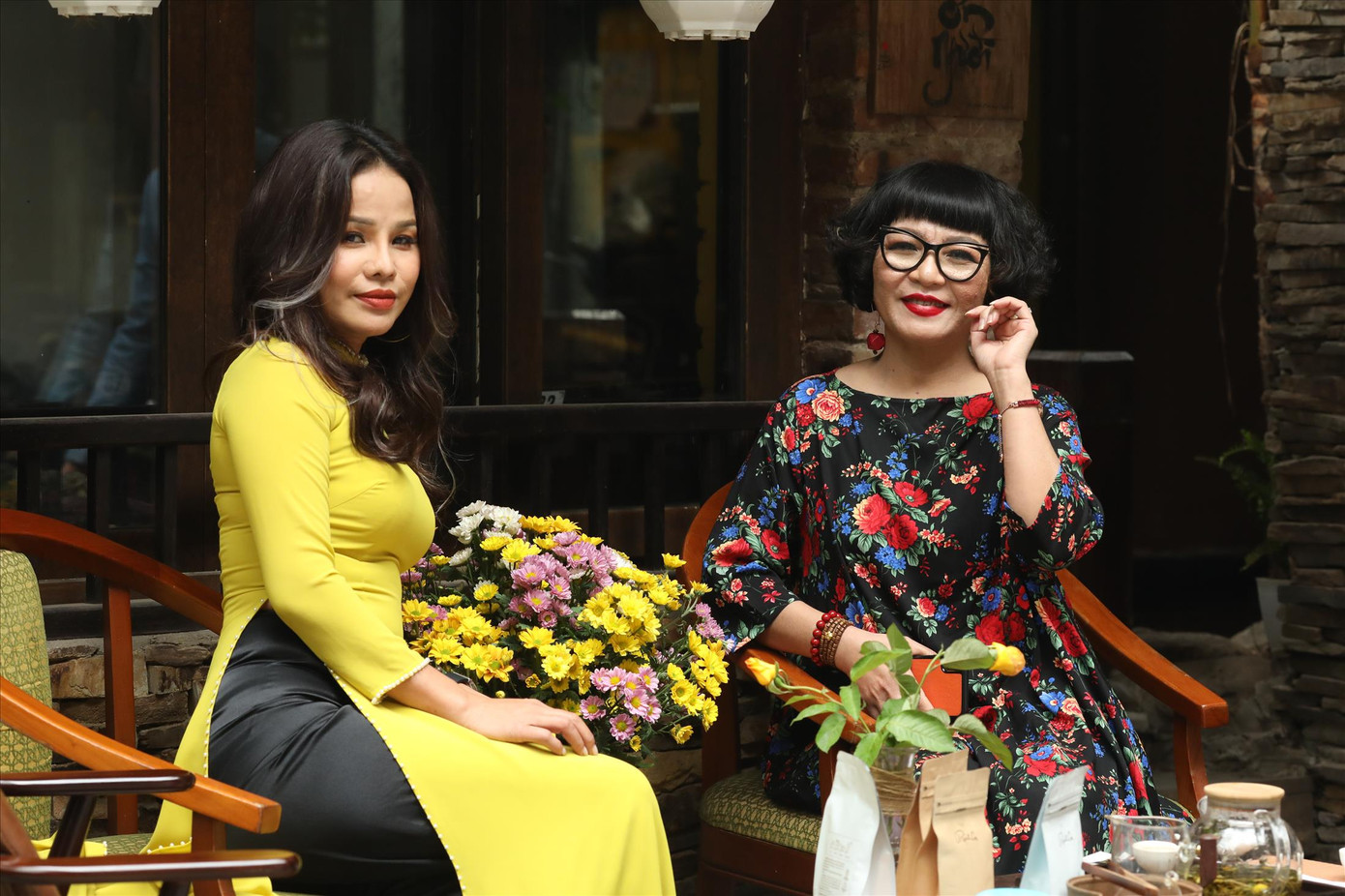 Bích Ngọc (trái) và Mai Loan là hai giọng hát Trịnh “gây thương nhớ” tại các phòng trà ở Hà Nội. Ảnh: TIẾN LƯƠNG.