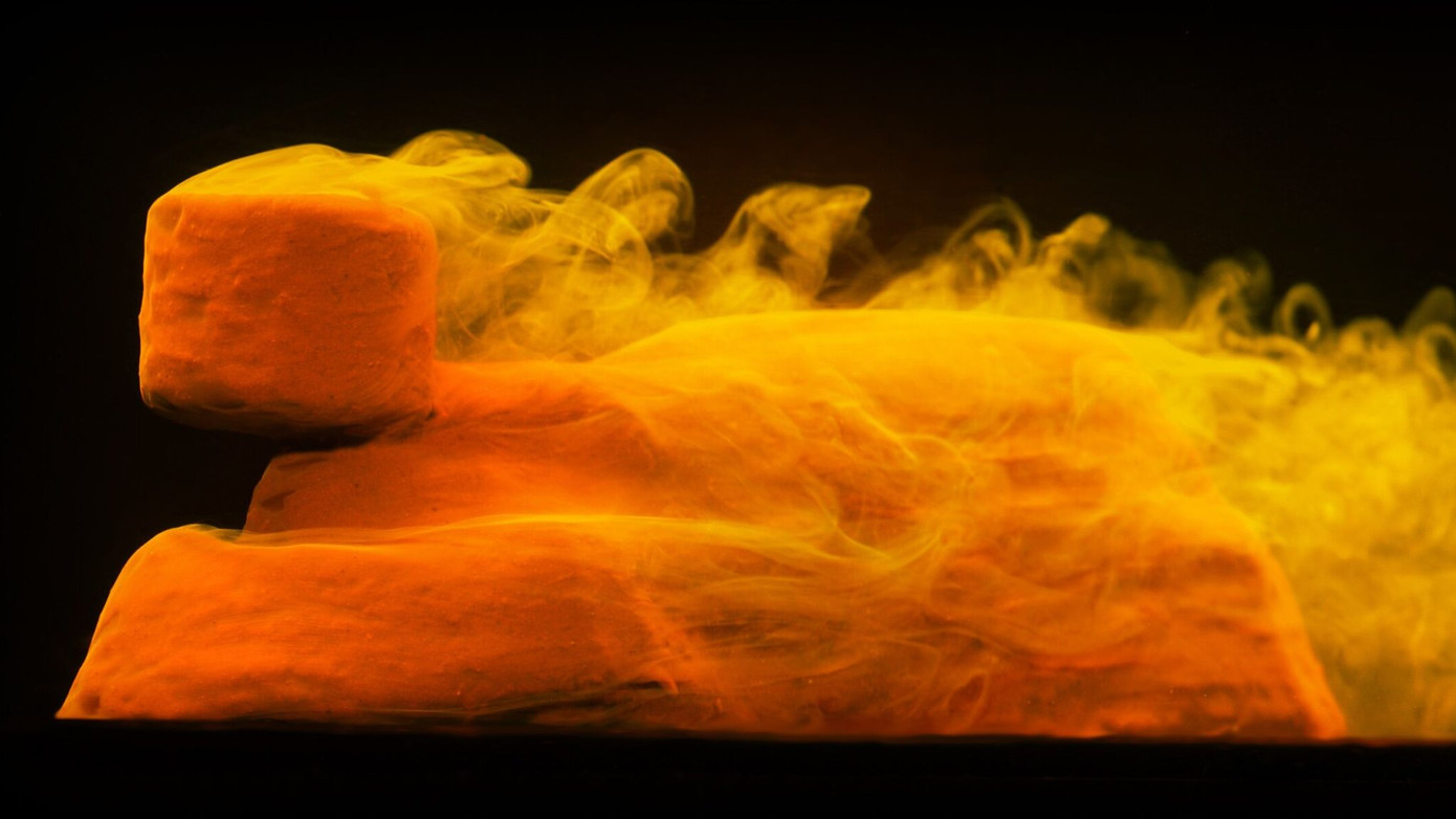 Một bức tượng Nhân sư được tạo ra trong một thí nghiệm mô phỏng cách gió định hình những khối đất trong sa mạc