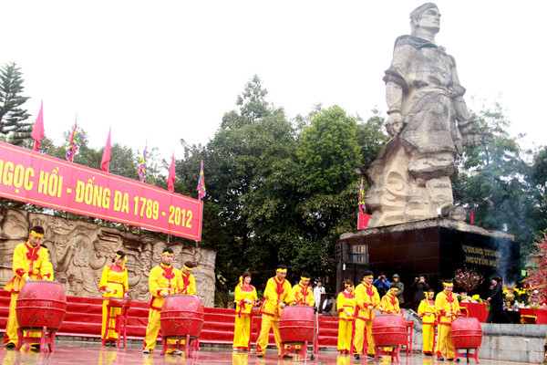 Tưng bừng trong tiếng trống khai hội
