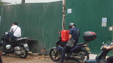 Hà Nội ngập sâu, máy xúc được tận dụng đưa học sinh tới trường ảnh 16