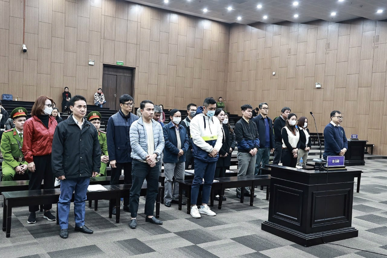 Các bị cáo trong giai đoạn 2 vụ án &quot;chuyến bay giải cứu&quot;.