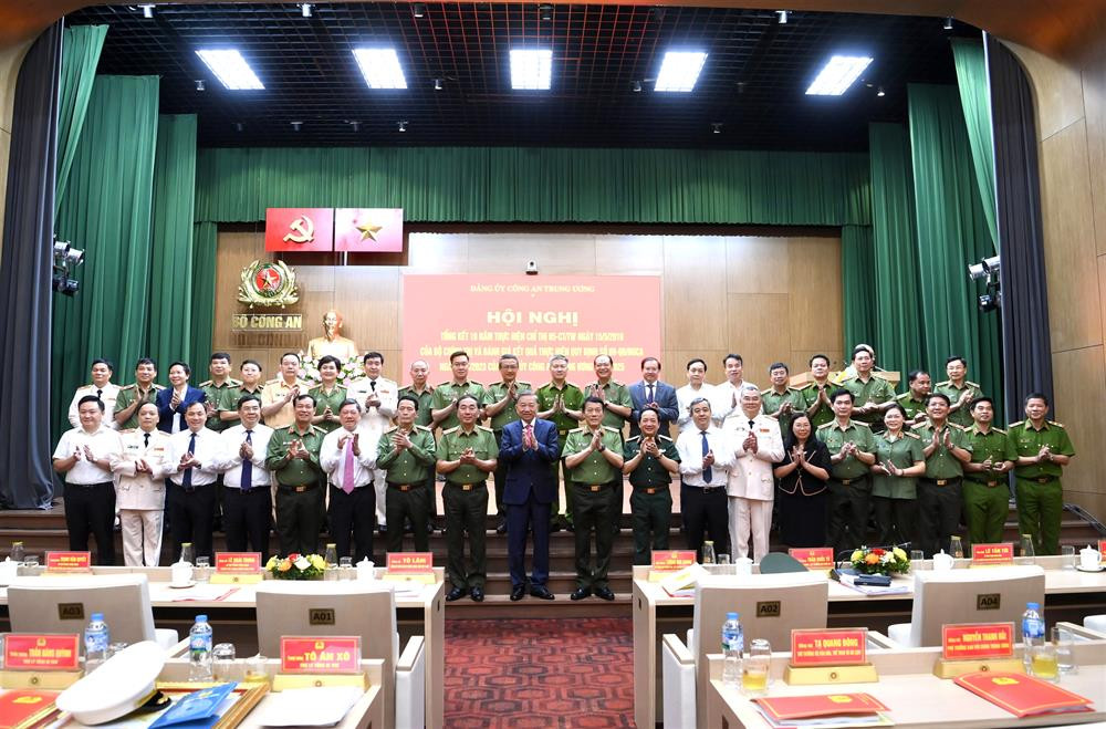 Các đại biểu dự hội nghị. Các đại biểu dự hội nghị.