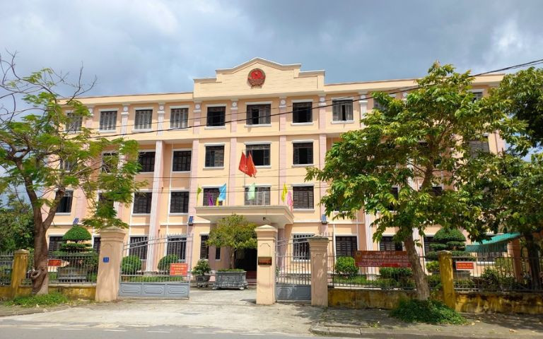 Tòa án nhân dân tỉnh Thừa Thiên Huế, nay là Tòa án nhân dân TP Huế. Tòa án nhân dân tỉnh Thừa Thiên Huế, nay là Tòa án nhân dân TP Huế.